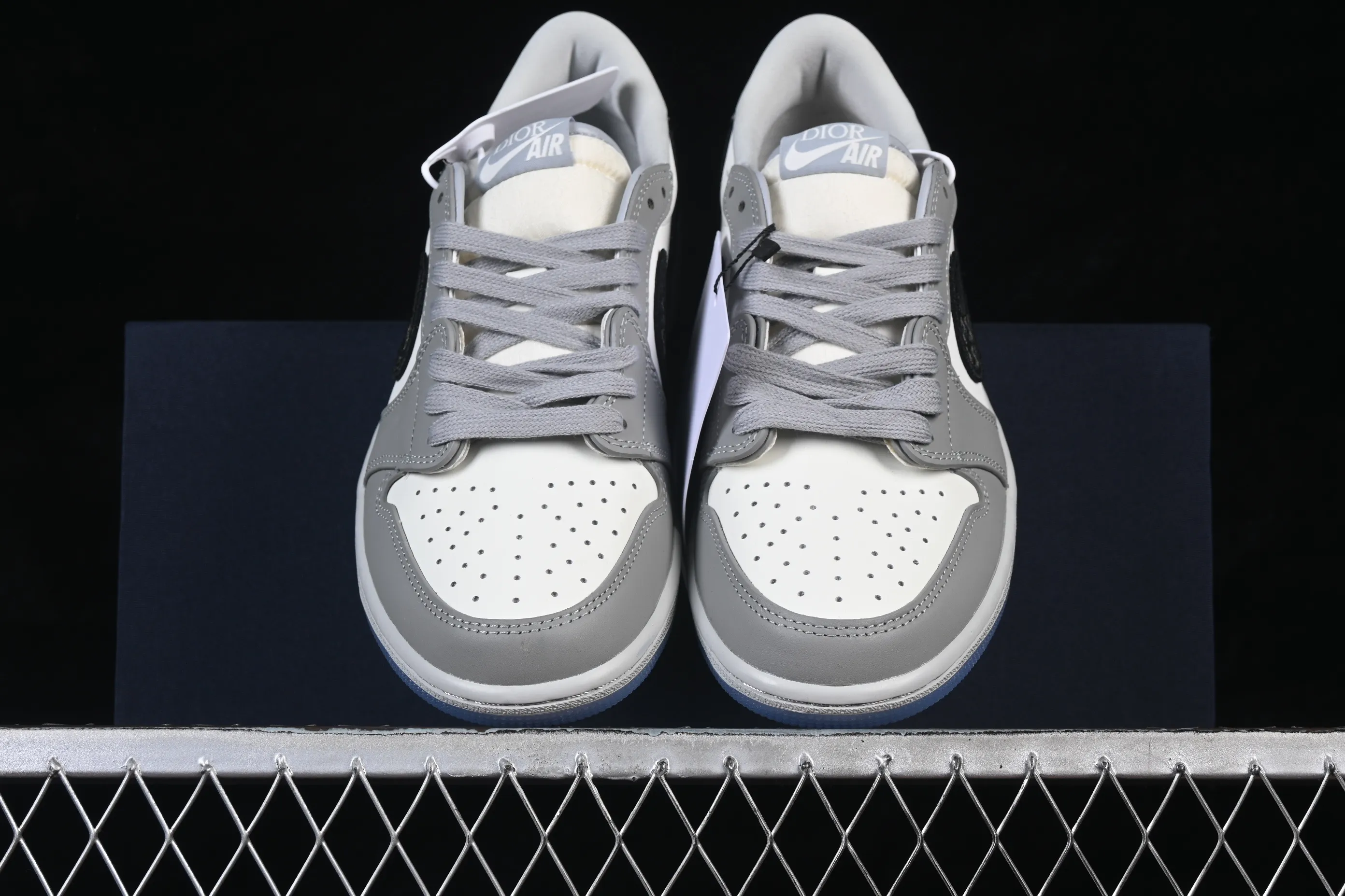 All categories Air Jordan Jordan series basketball shoes Air Jordan 1 Low Dior x Air Jordan 1 Low AJ1 Joe 1 Dior joint white gray low top CN8608-002